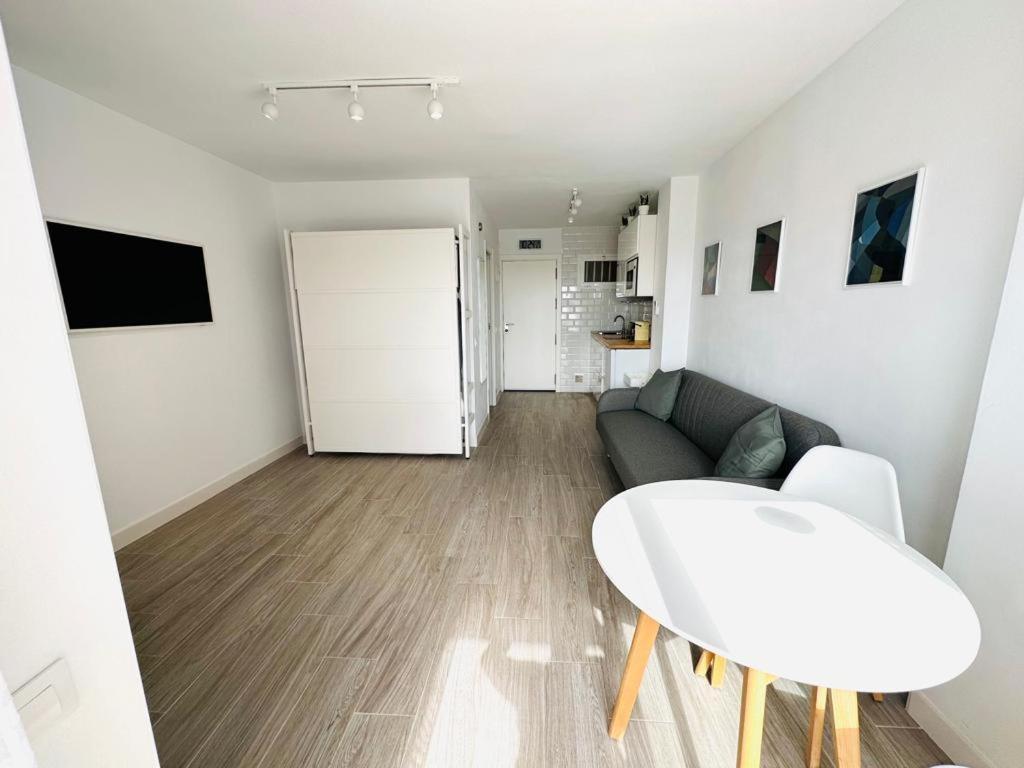 Modern White Studio بينالماذينا المظهر الخارجي الصورة