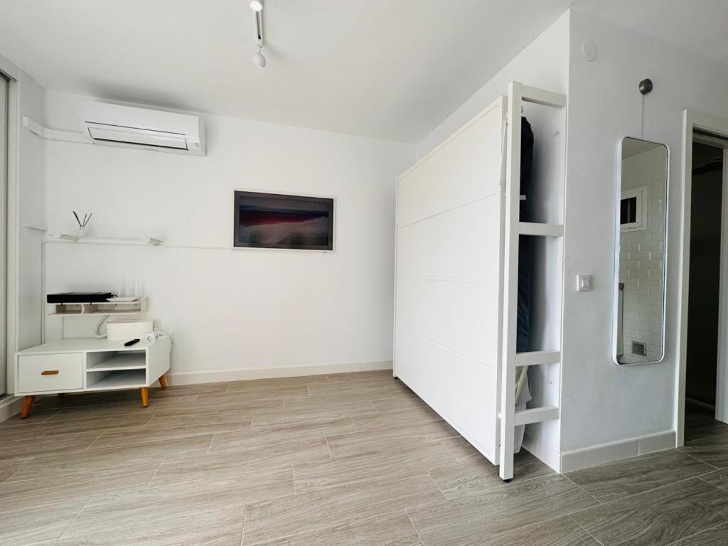 Modern White Studio بينالماذينا المظهر الخارجي الصورة